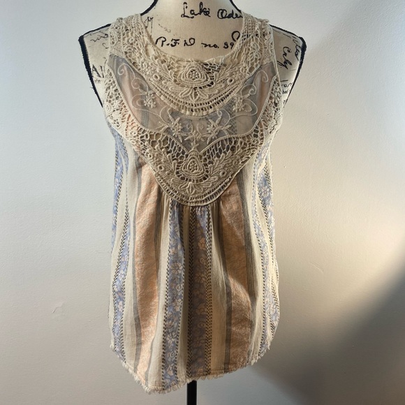 Altar’d state women’s sleeveless blouse - Picture 3 of 16